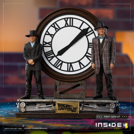 Iron Studios - BTTF 3 - Marty McFly & Doc Brown devant l'horloge - Back to the Future Part III
