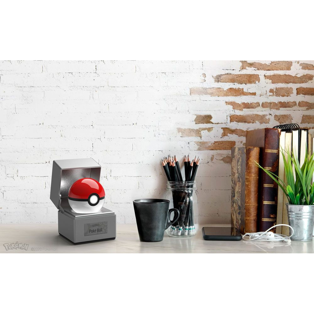 Wand Company Réplique moulée de la Grande Boule Pokémon Merchandise